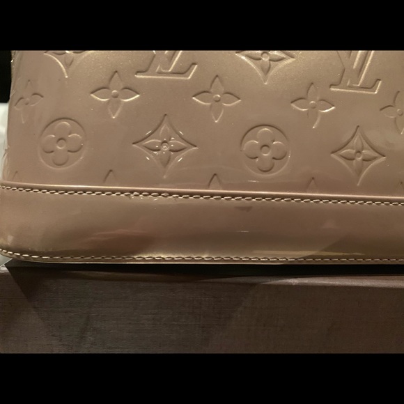 Louis Vuitton handbag. - Picture 3 of 8